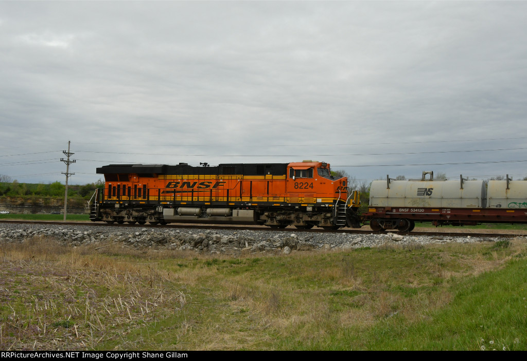 BNSF 8224